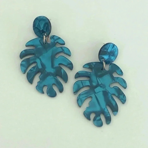 3 for $25/ Blue Tropical Hawaiian Palm Style Acrylic Drop Earrings NWT - Picture 1 of 4